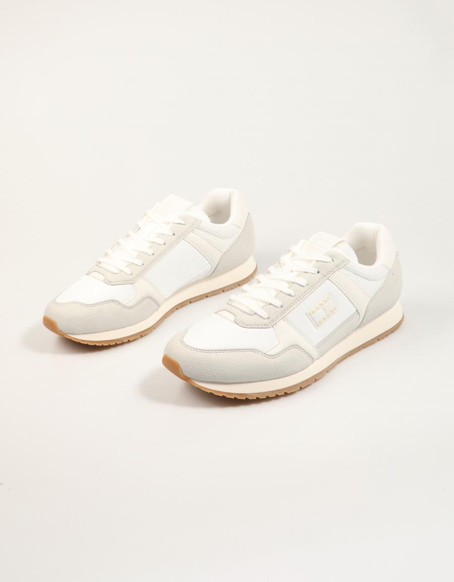 ZAPATILLAS TOMMY HILFIGER TJM RUNNER CASUAL EM0EM01617 en color Hielo