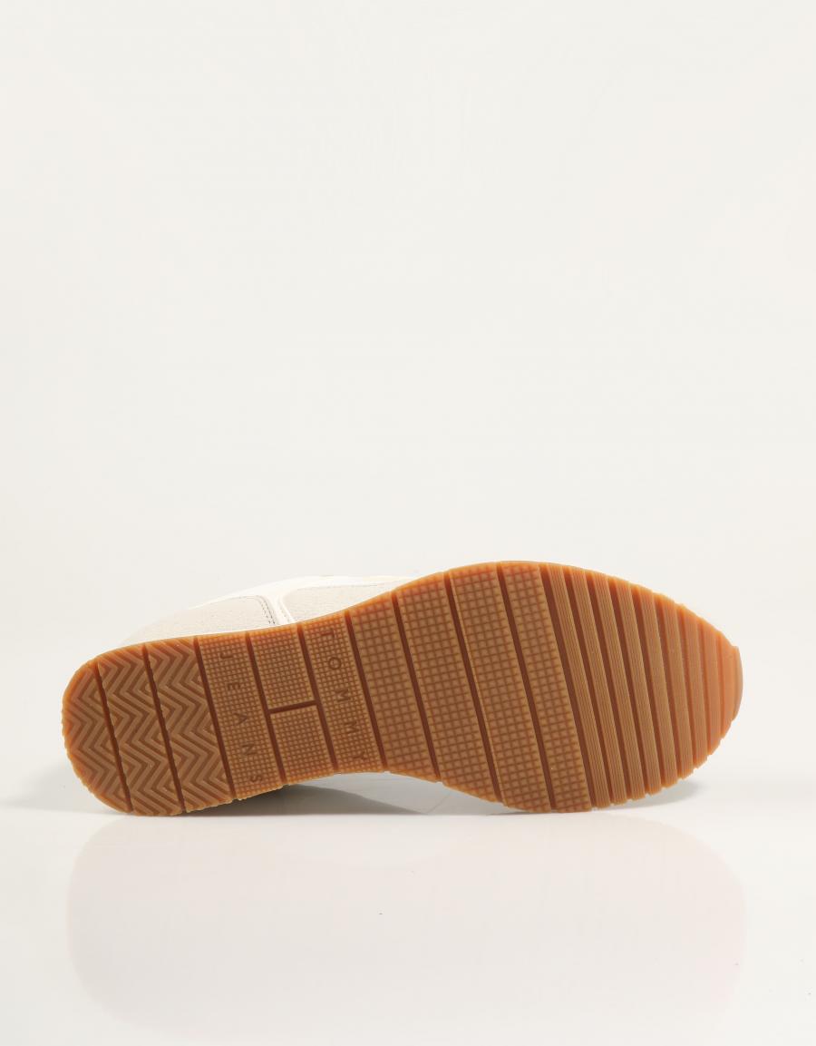 ZAPATILLAS TOMMY HILFIGER TJM RUNNER CASUAL EM0EM01617 en color Hielo