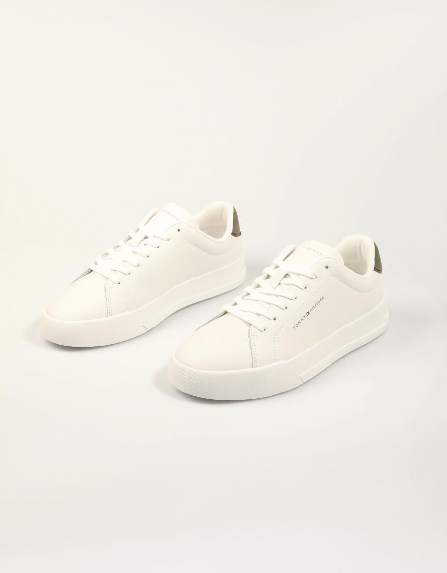 ZAPATILLAS TOMMY HILFIGER COURT LTH DETAIL ESS FM0FM05367 en color Hielo