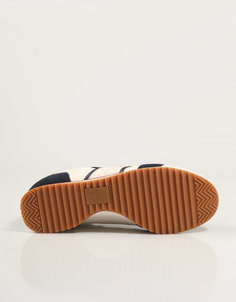 ZAPATILLAS TOMMY HILFIGER TJM RETRO RUNNER CLEATED en color Blanco