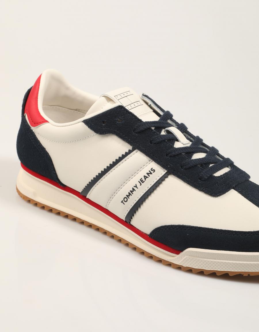 ZAPATILLAS TOMMY HILFIGER TJM RETRO RUNNER CLEATED en color Blanco