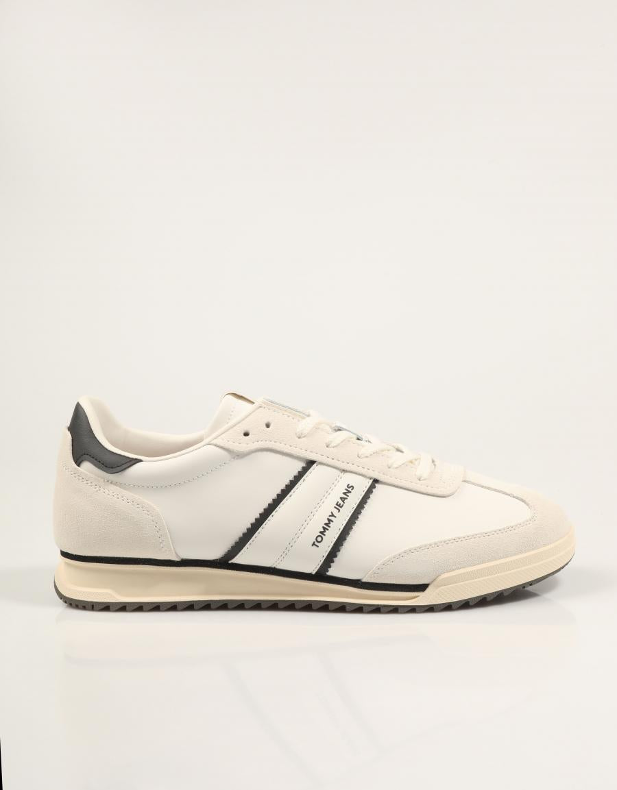 ZAPATILLAS TOMMY HILFIGER TJM RETRO RUNNER CLEATED en color Blanco
