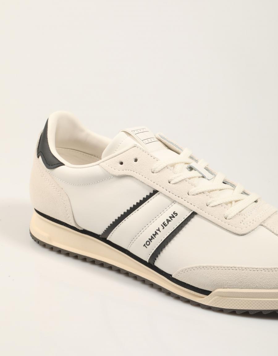 ZAPATILLAS TOMMY HILFIGER TJM RETRO RUNNER CLEATED en color Blanco