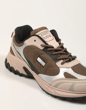 ZAPATILLAS TOMMY HILFIGER TJW OUTDOOR RUNNER en color Marron