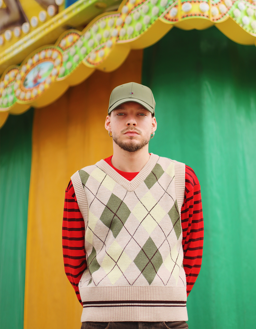 GORRA TOMMY HILFIGER TH FLAG COTTON 6 PANEL CAP en color Kaki