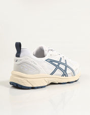 ZAPATILLAS ASICS GEL NUNOBIKI en color Blanco