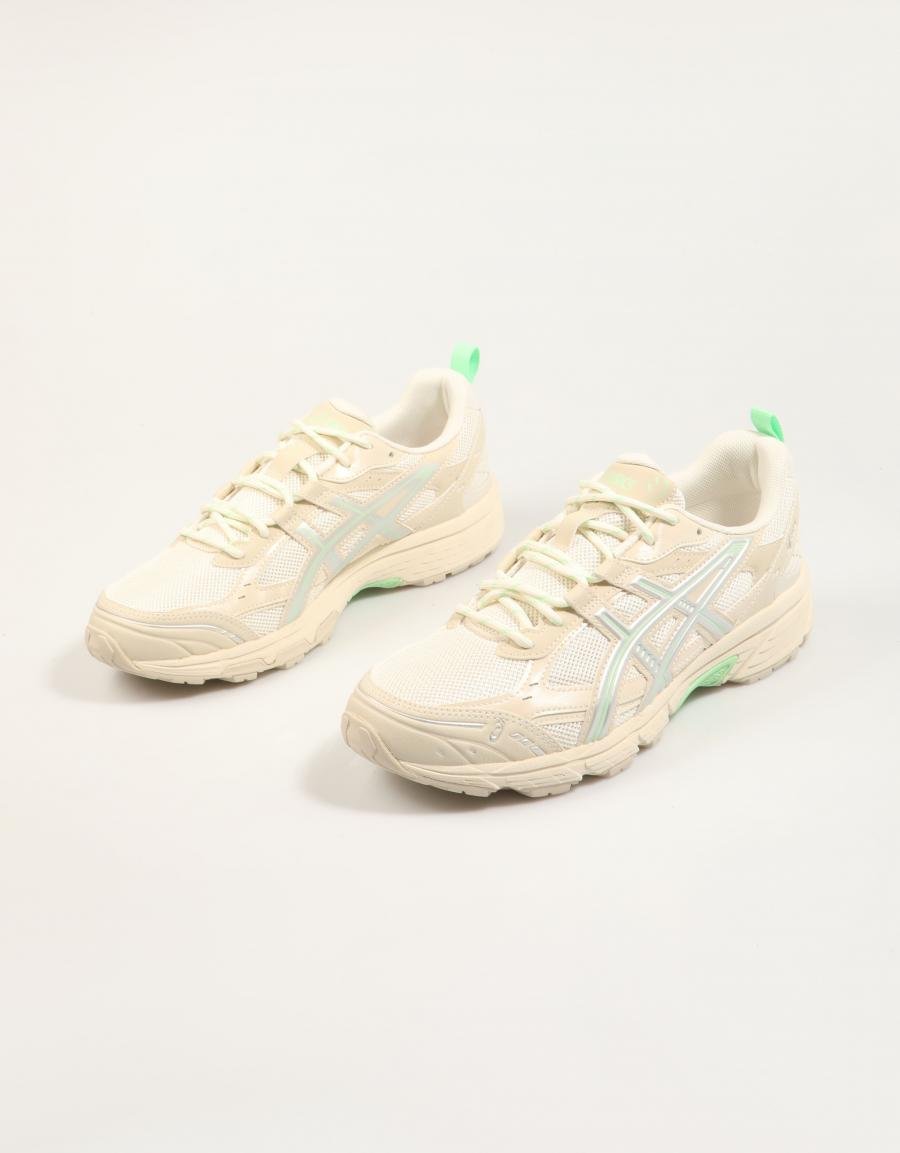 ZAPATILLAS ASICS GEL NUNOBIKI en color Beige