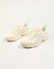 ZAPATILLAS ASICS GEL NUNOBIKI en color Beige