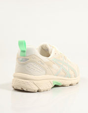 ZAPATILLAS ASICS GEL NUNOBIKI en color Beige