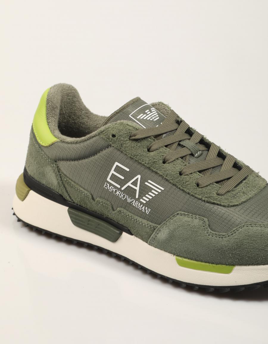 ZAPATILLAS ARMANI EA7 ZAPATILLA VINTAGE RUNNING en color Kaki