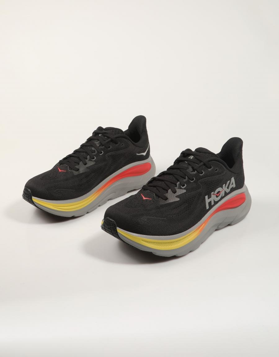 ZAPATILLAS HOKA CLIFTON 10 en color Negro