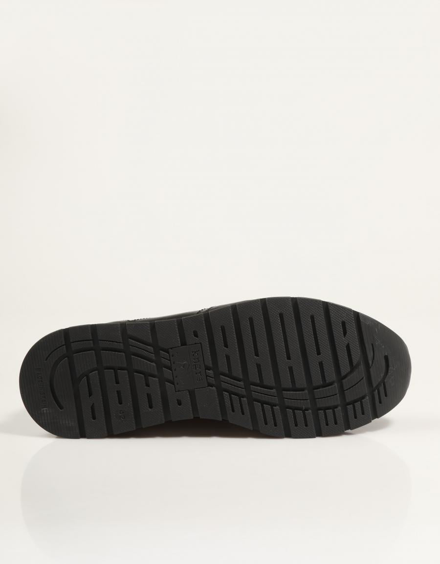 ZAPATILLAS KANGAROOS 933 en color Negro