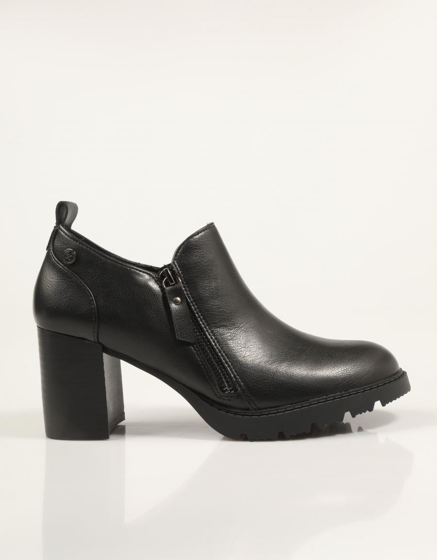 ZAPATOS XTI 144301 en color Negro