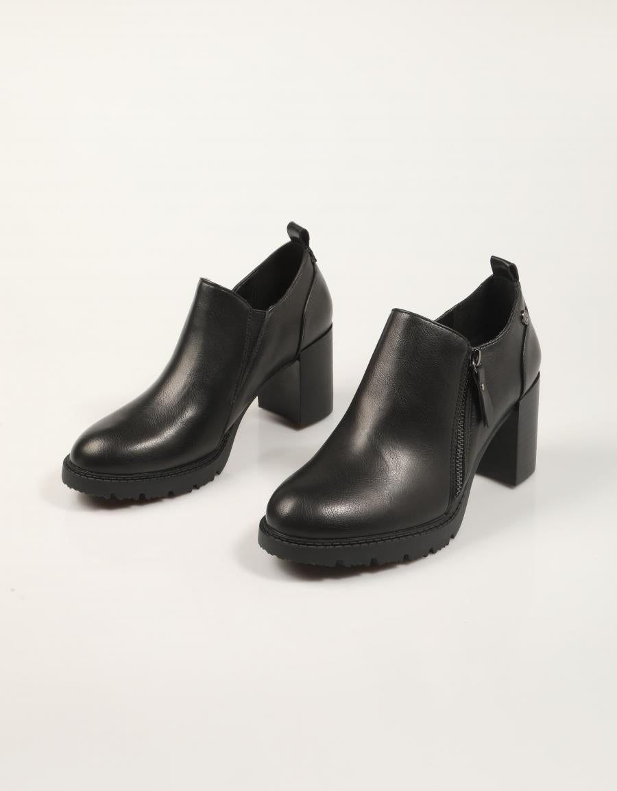 ZAPATOS XTI 144301 en color Negro