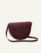 BOLSO CALVIN KLEIN RAISED CK SADDLE CROSSBODY en color Burdeos