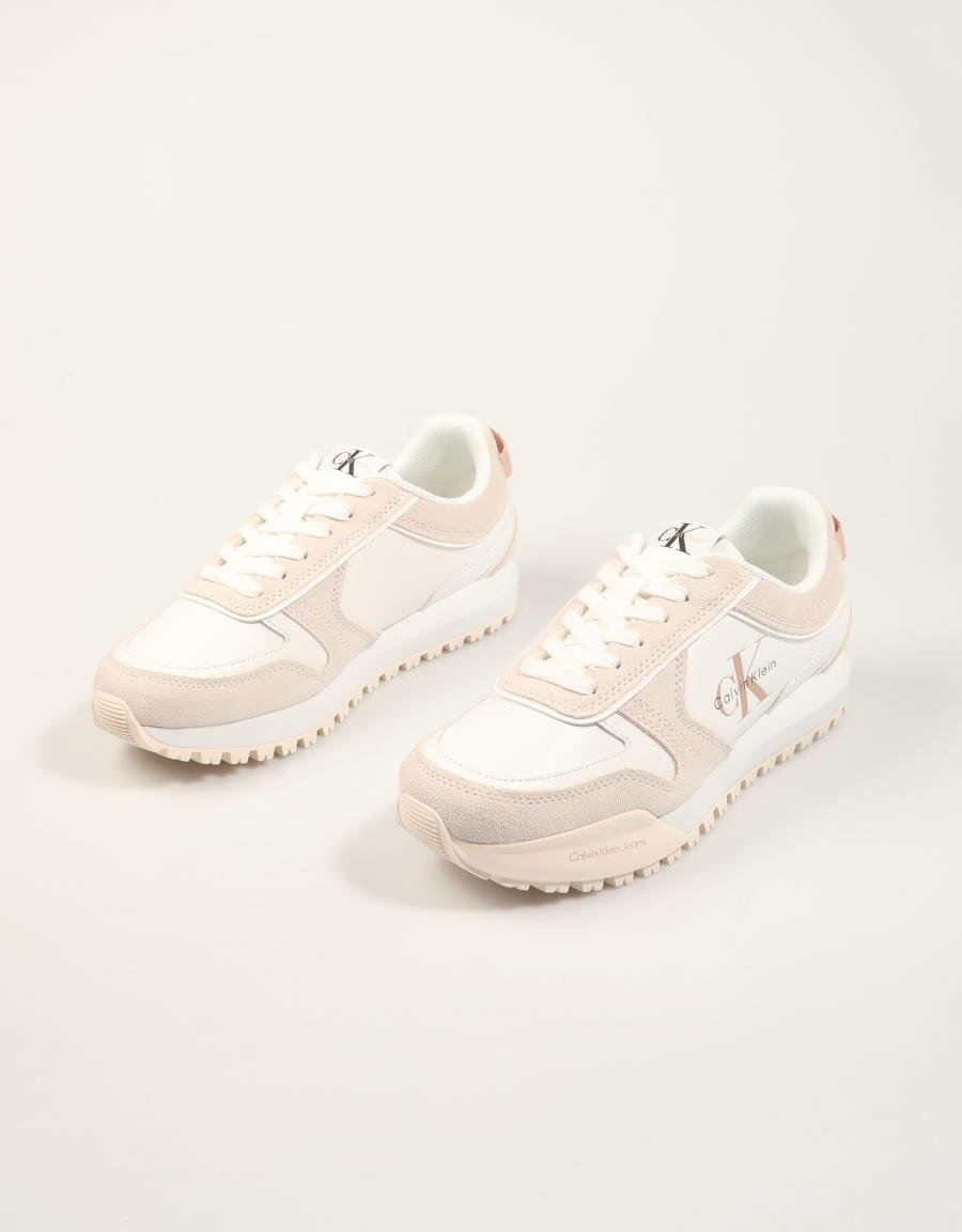 ZAPATILLAS CALVIN KLEIN TOOTHY RUNNER LACEUP MIX ML en color Blanco