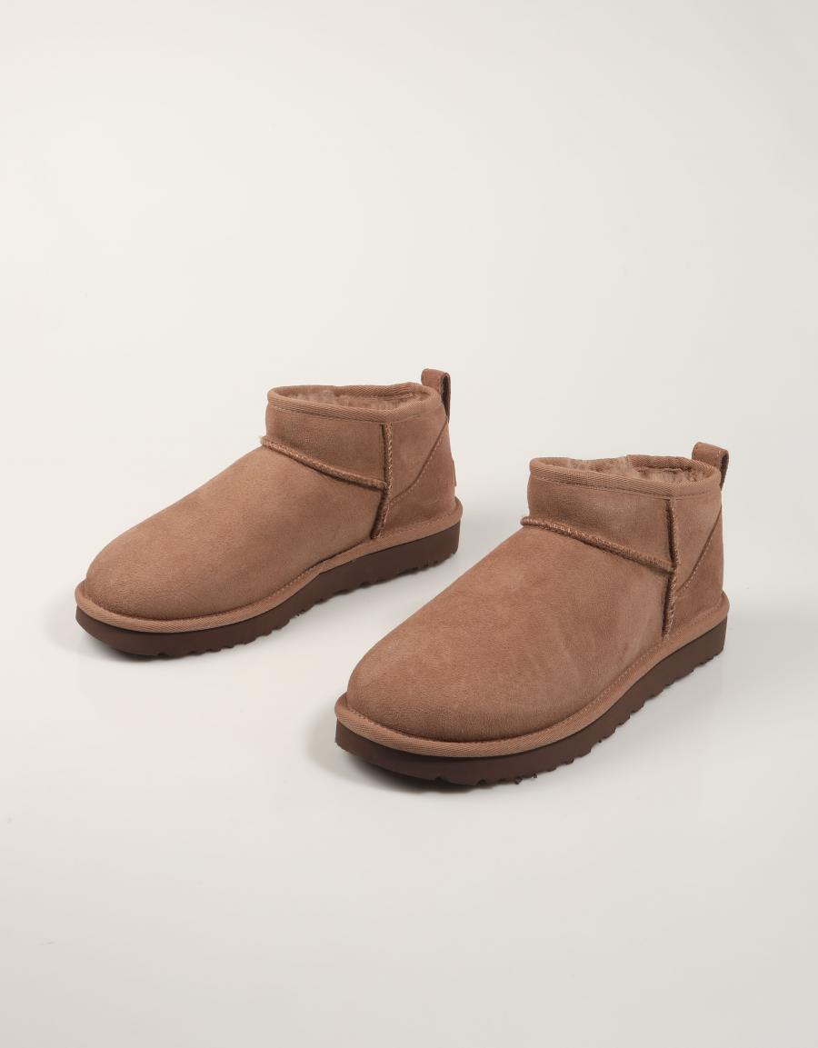 BOTINES UGG W CLASSIC ULTRA MINI en color Taupe