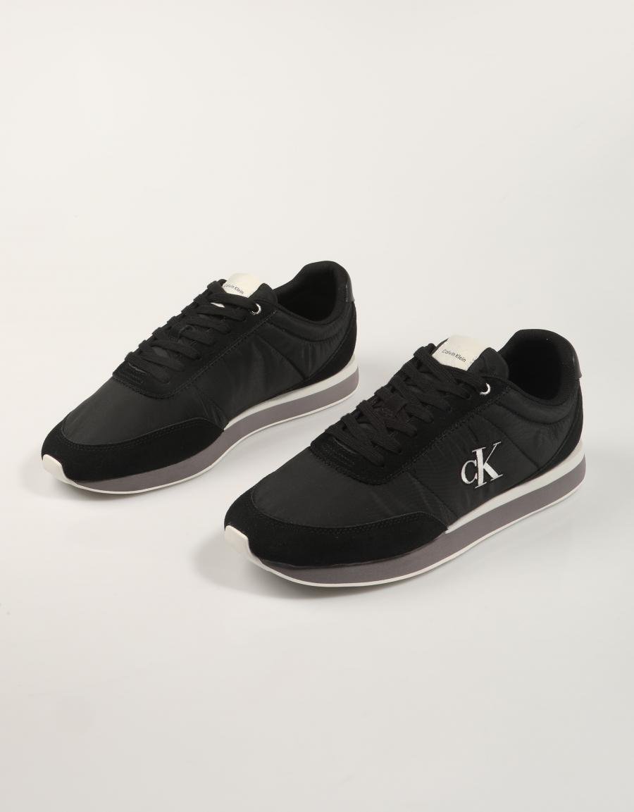 ZAPATILLAS CALVIN KLEIN RETRO RUNNER ESS MIX MAT en color Negro
