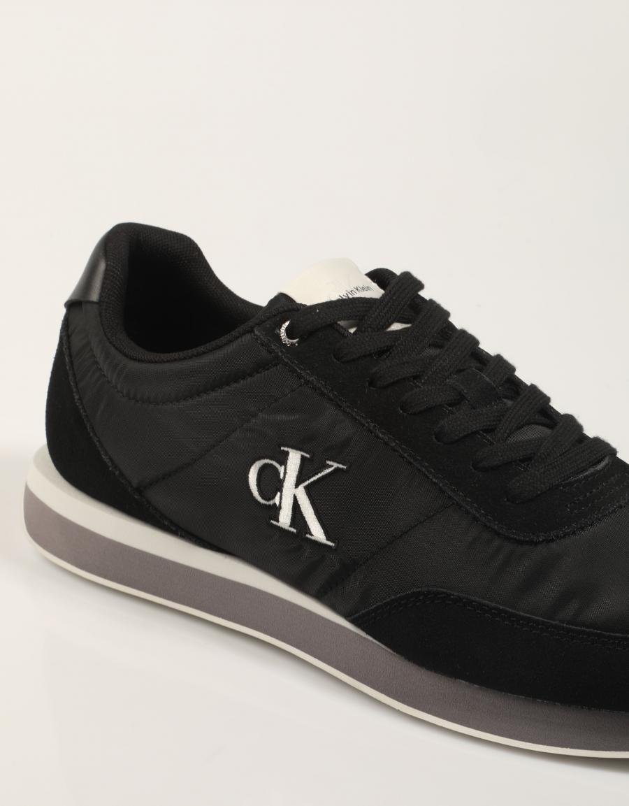 ZAPATILLAS CALVIN KLEIN RETRO RUNNER ESS MIX MAT en color Negro