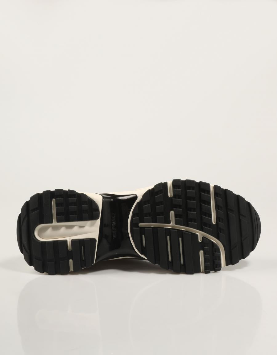 ZAPATILLAS CALVIN KLEIN HIKE RUNNER LACEUP MESH MIX MET en color Plata