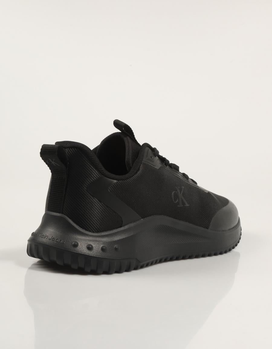 ZAPATILLAS CALVIN KLEIN EVA RUNNER LACE UP MAT MIX en color Negro