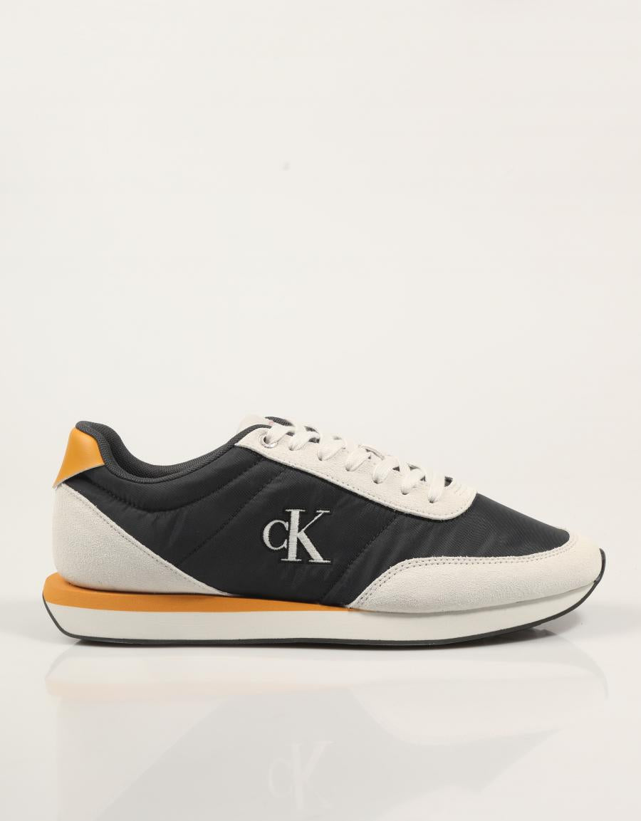 ZAPATILLAS CALVIN KLEIN RETRO RUNNER ESS MIX MAT en color Azul marino