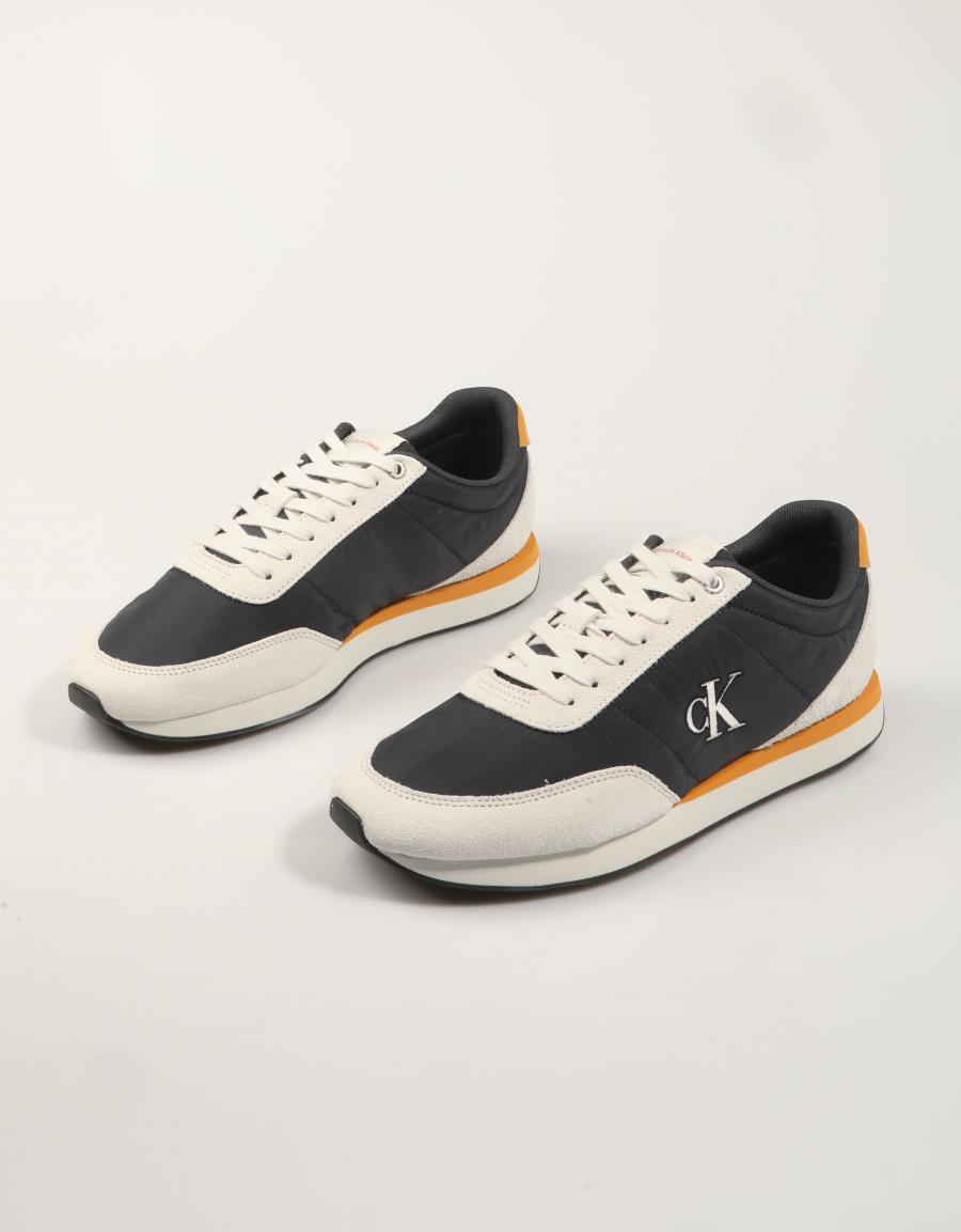 ZAPATILLAS CALVIN KLEIN RETRO RUNNER ESS MIX MAT en color Azul marino