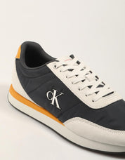ZAPATILLAS CALVIN KLEIN RETRO RUNNER ESS MIX MAT en color Azul marino