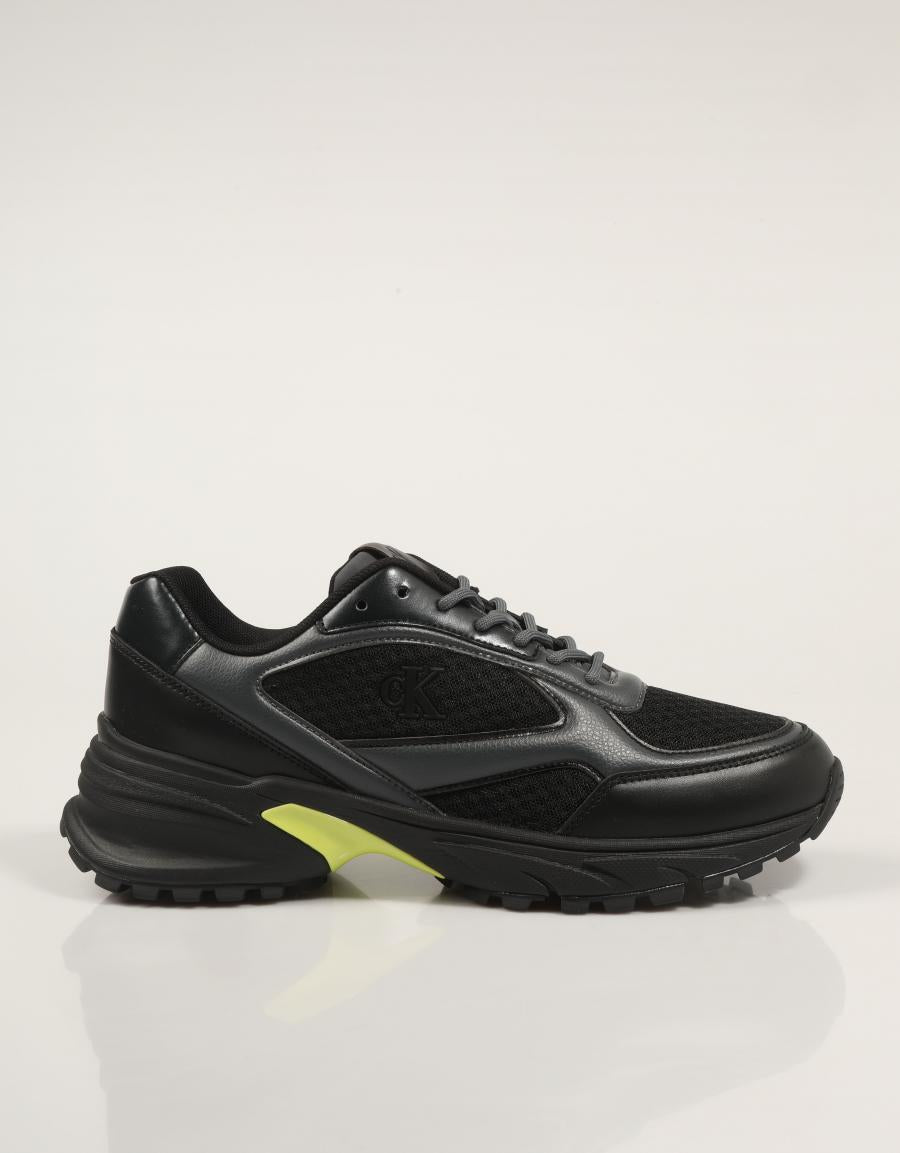 ZAPATILLAS CALVIN KLEIN HIKE RUNNER LACEUP MESH MIX en color Negro