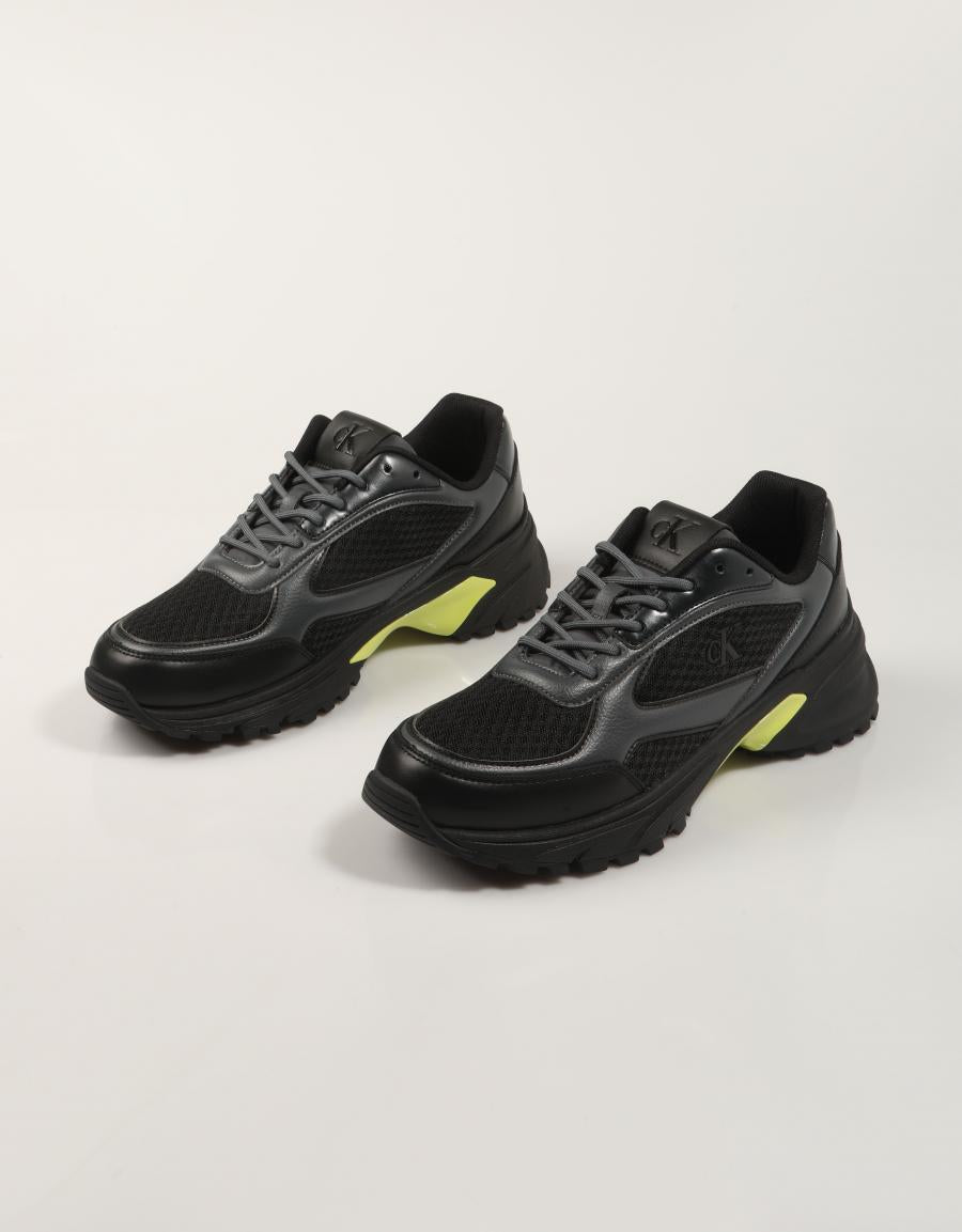 ZAPATILLAS CALVIN KLEIN HIKE RUNNER LACEUP MESH MIX en color Negro