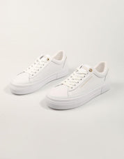 ZAPATILLAS TOMMY HILFIGER KELSEY TH PLATFORM SNEAKER en color Blanco