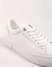 ZAPATILLAS TOMMY HILFIGER KELSEY TH PLATFORM SNEAKER en color Blanco