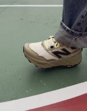 ZAPATILLAS NEW BALANCE MTHIE en color Beige
