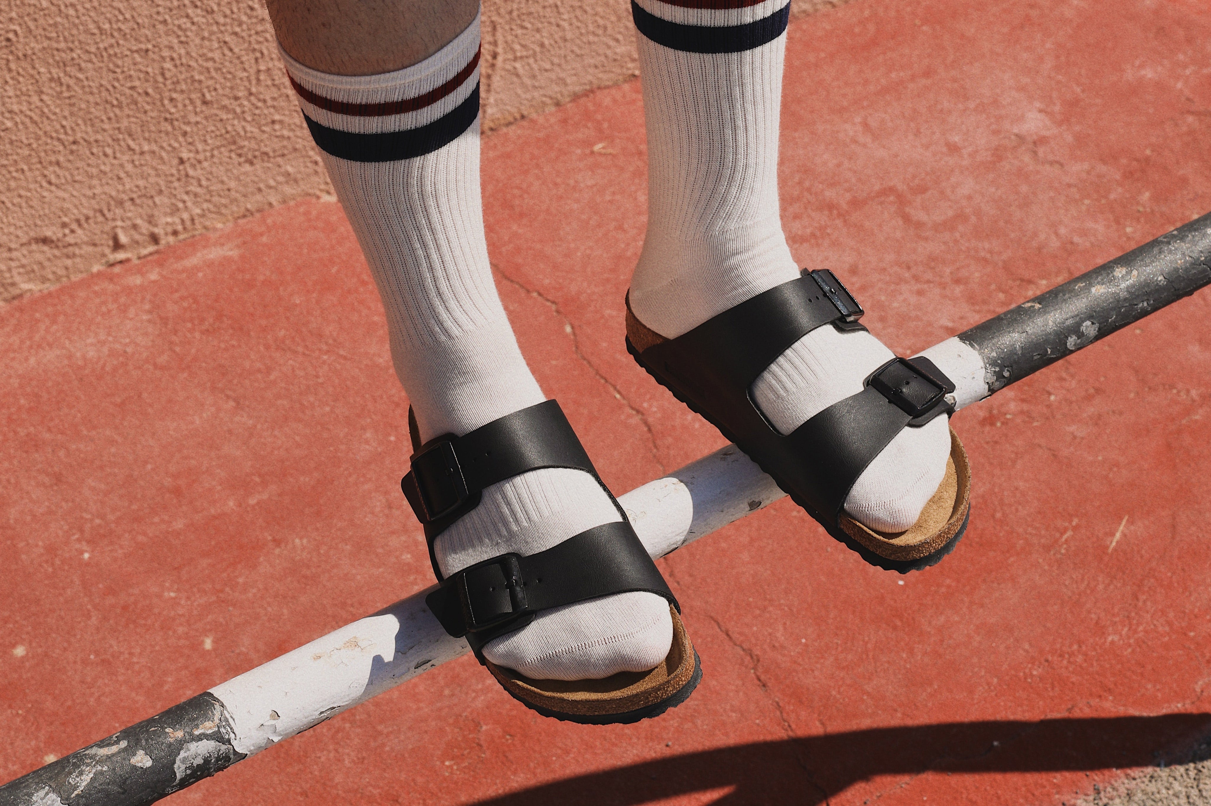 Mocasines, Náuticos y Sandalias: los Imprescindibles del Verano Masculino