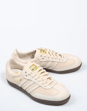 ZAPATILLAS ADIDAS ORIGINALS SAMBA en color Beige
