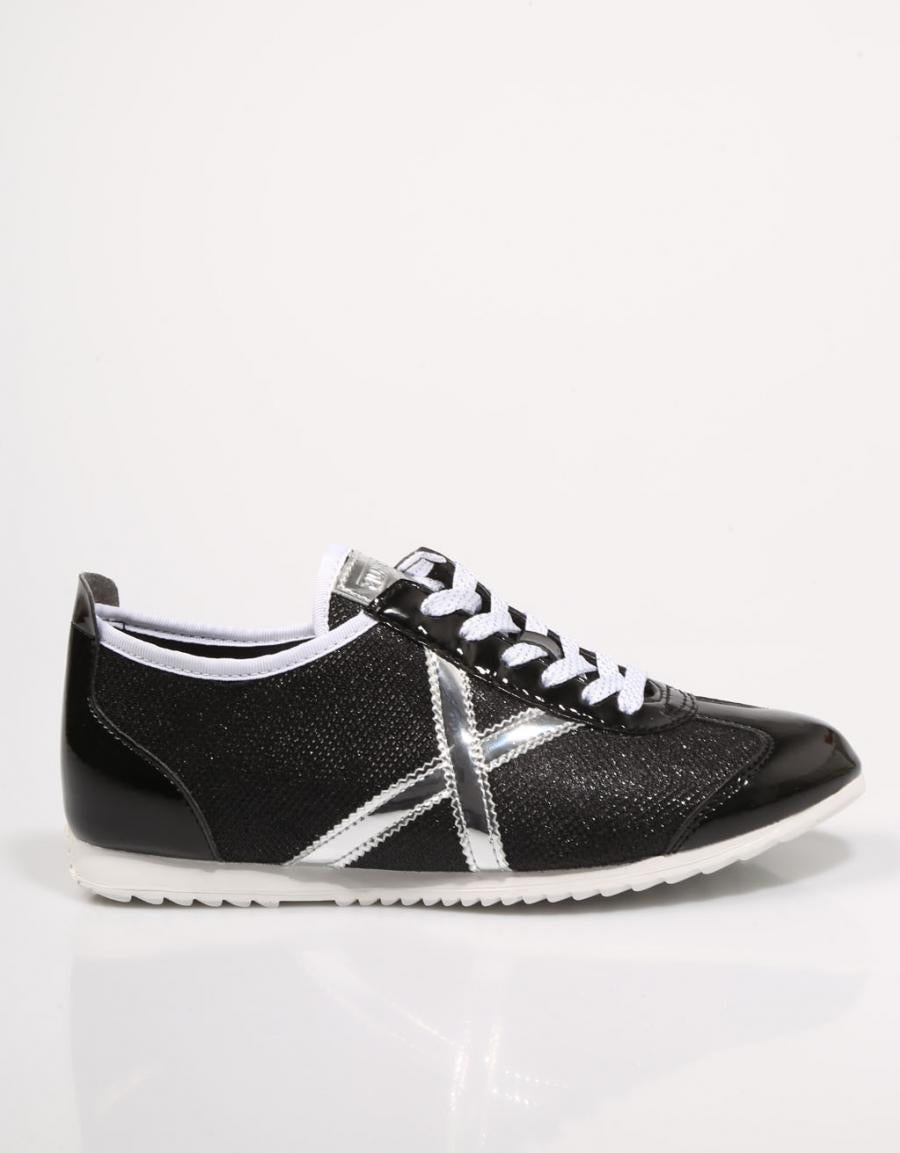 ZAPATILLAS MUNICH OSAKA en color Negro