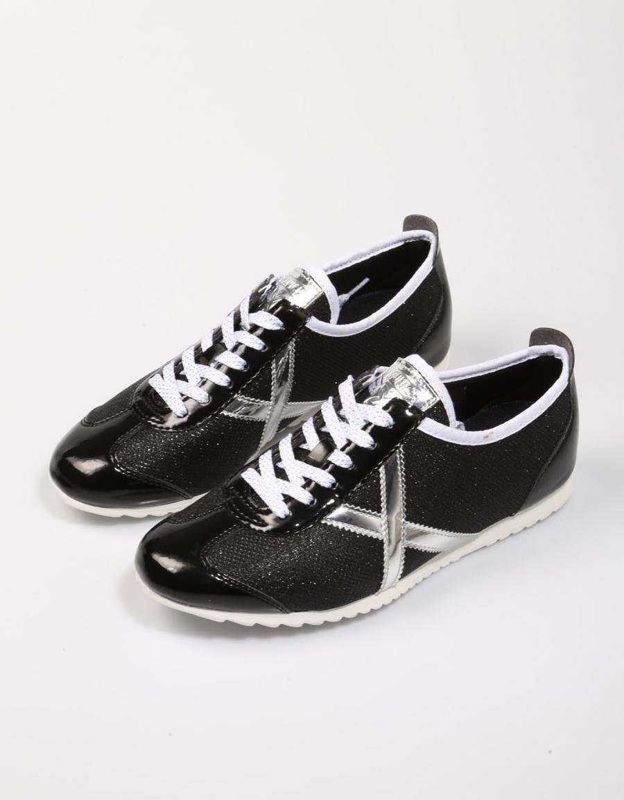 ZAPATILLAS MUNICH OSAKA en color Negro