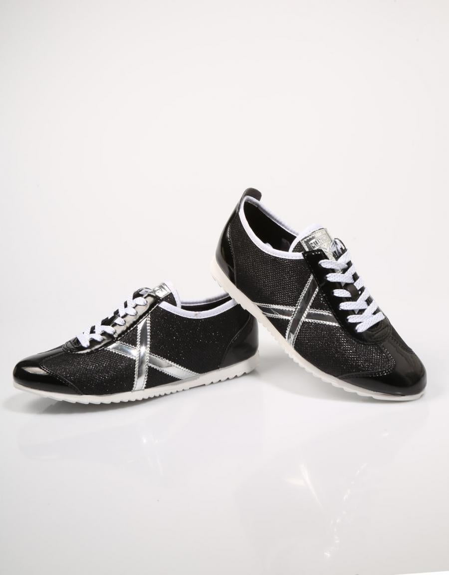 ZAPATILLAS MUNICH OSAKA en color Negro