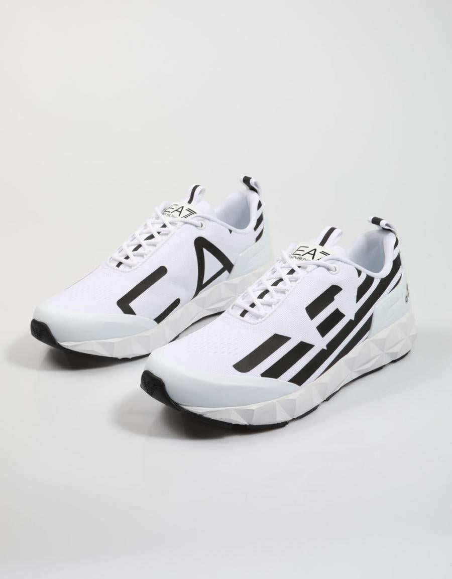 ZAPATILLAS ARMANI EA7 XBX033 en color Blanco