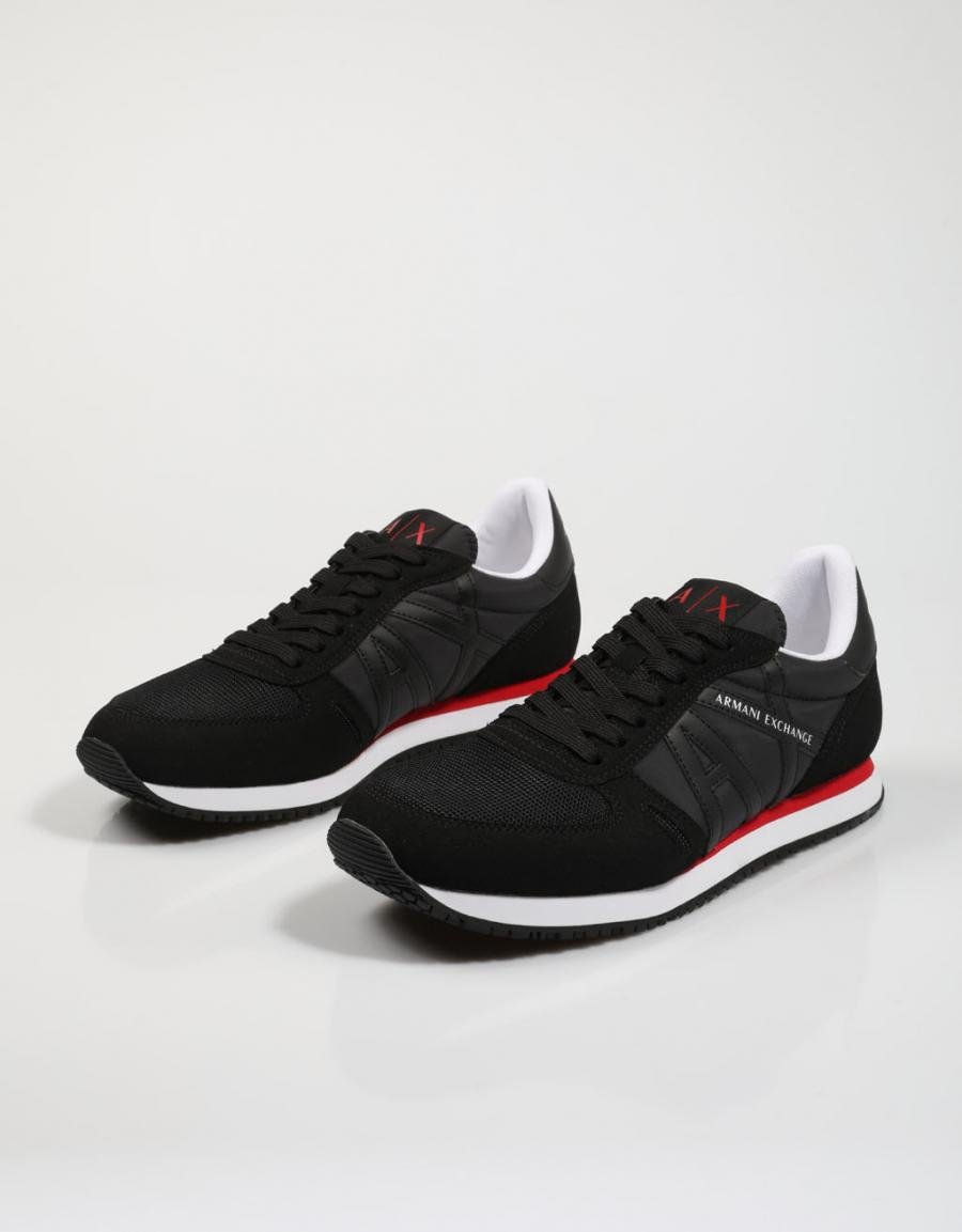ZAPATILLAS ARMANI EXCHANGE XUX017 en color Negro