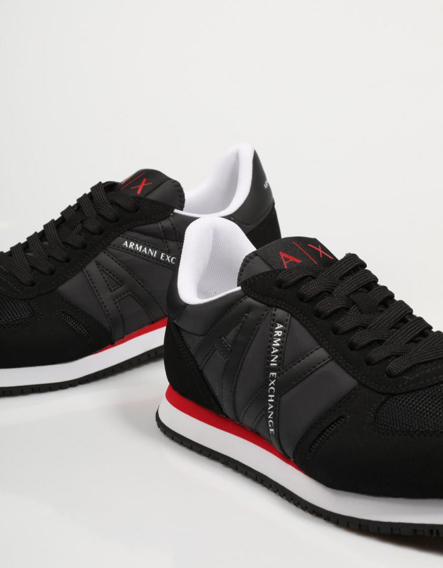 ZAPATILLAS ARMANI EXCHANGE XUX017 en color Negro