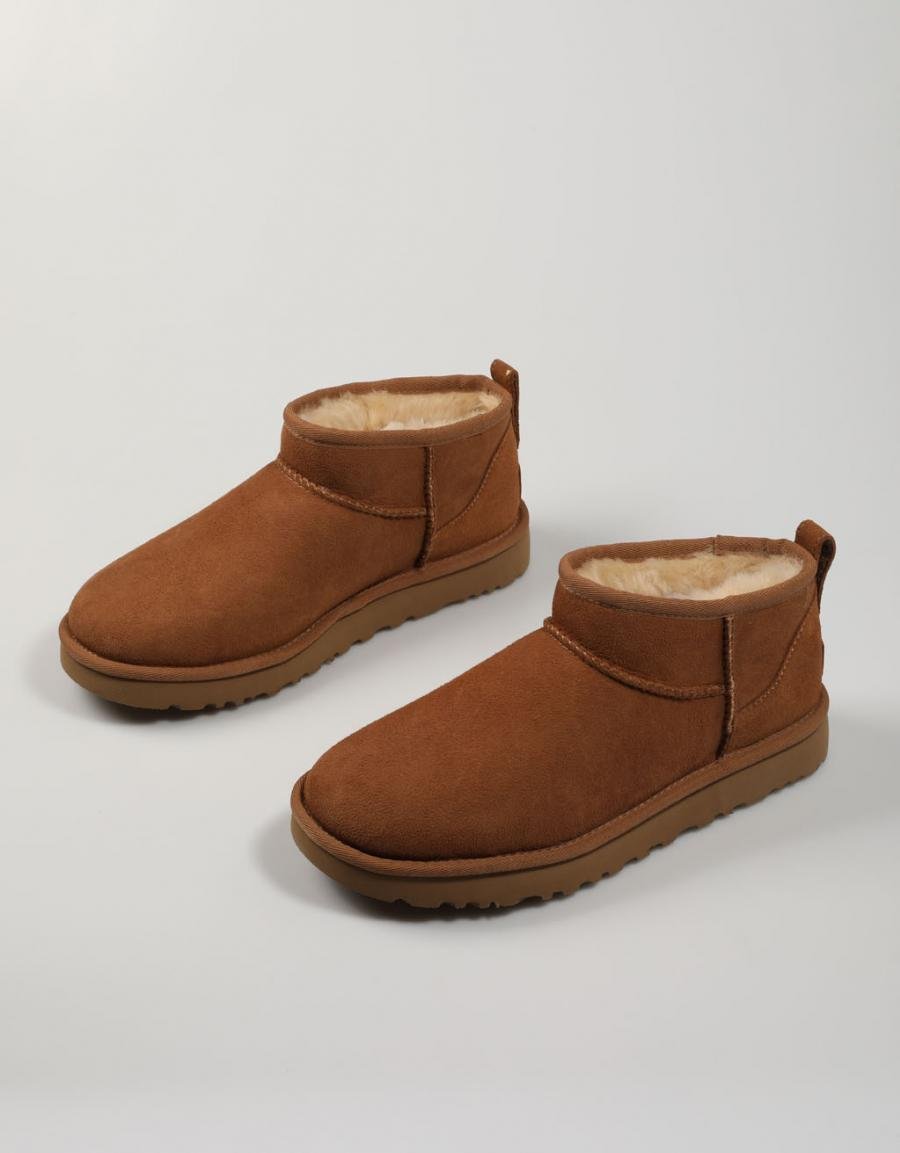 BOTINES UGG CLASSIC en color Cuero