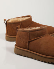 BOTINES UGG CLASSIC en color Cuero