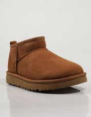 BOTINES UGG CLASSIC en color Cuero
