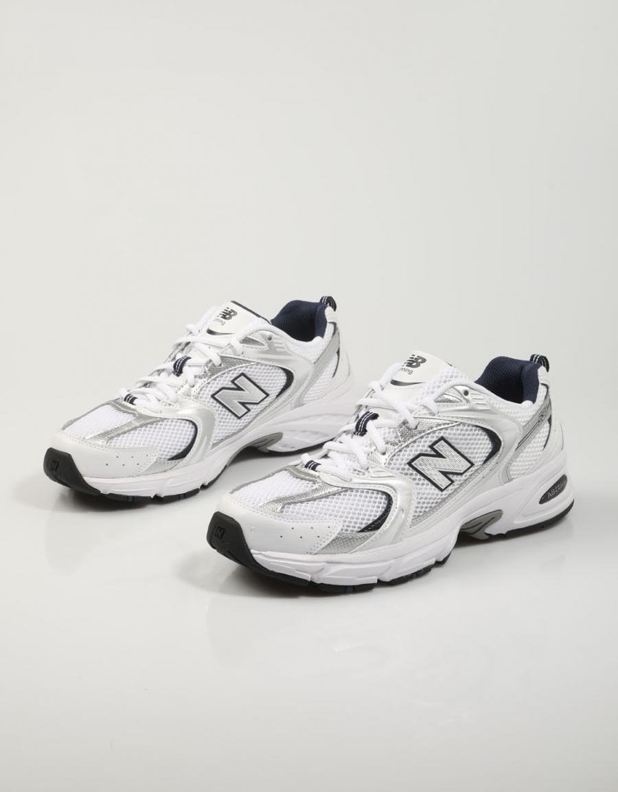 ZAPATILLAS NEW BALANCE MR 530 en color Blanco
