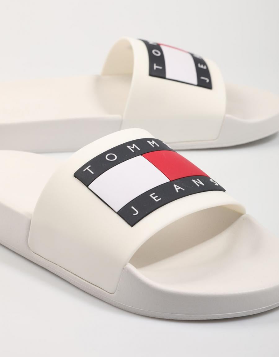 CHANCLAS TOMMY HILFIGER TOMMY en color Blanco