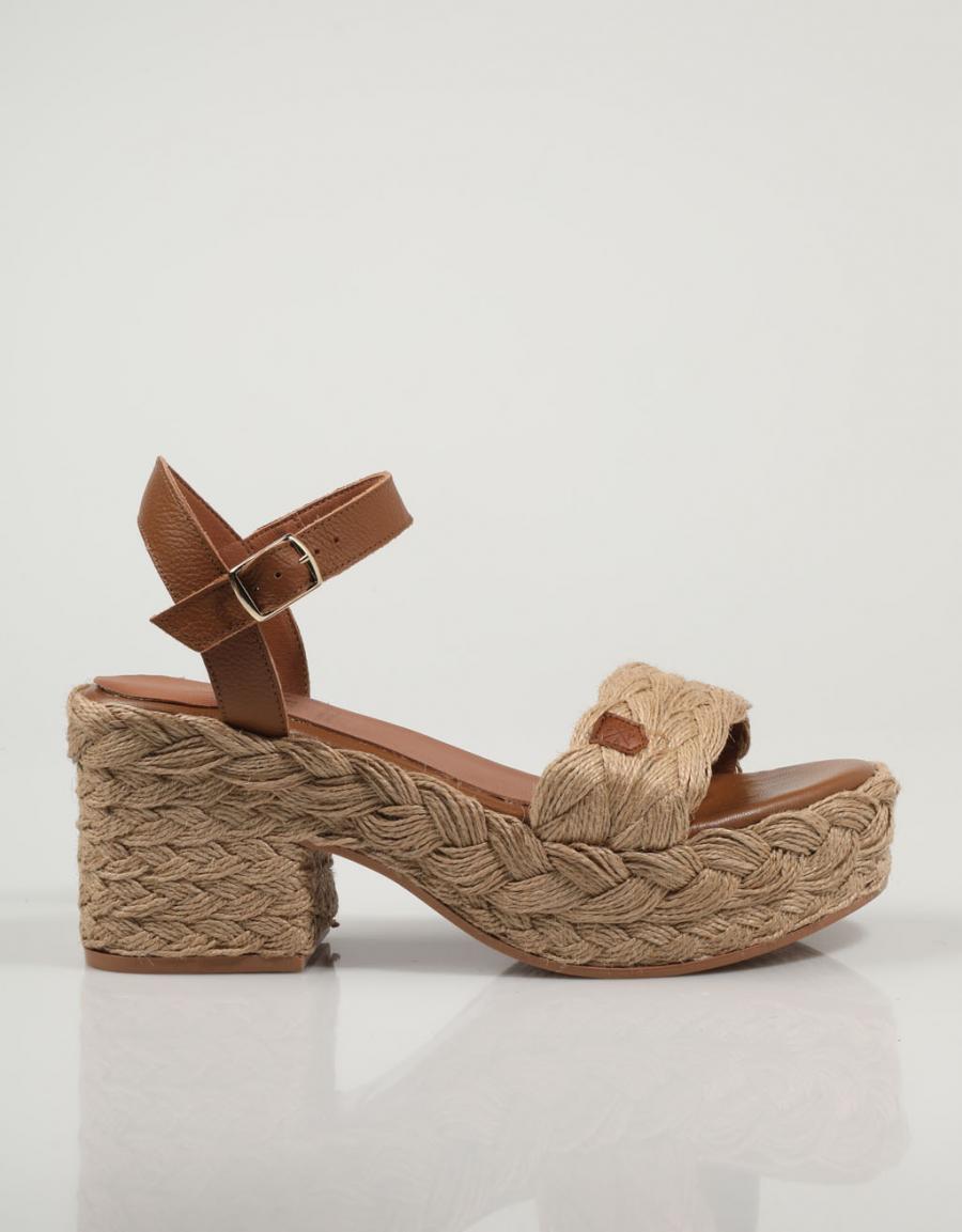SANDALIAS POPA ARNIA AMUR en color Beige