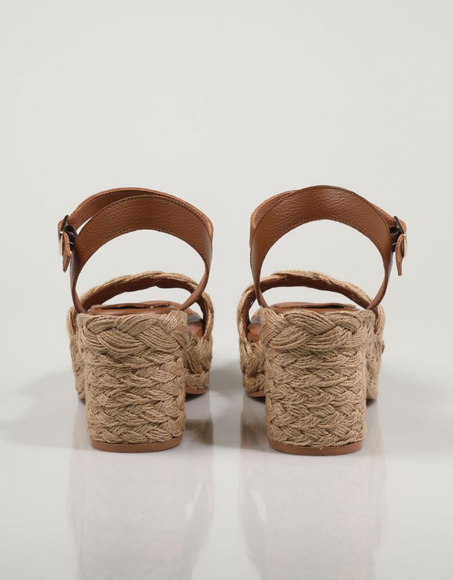SANDALIAS POPA ARNIA AMUR en color Beige