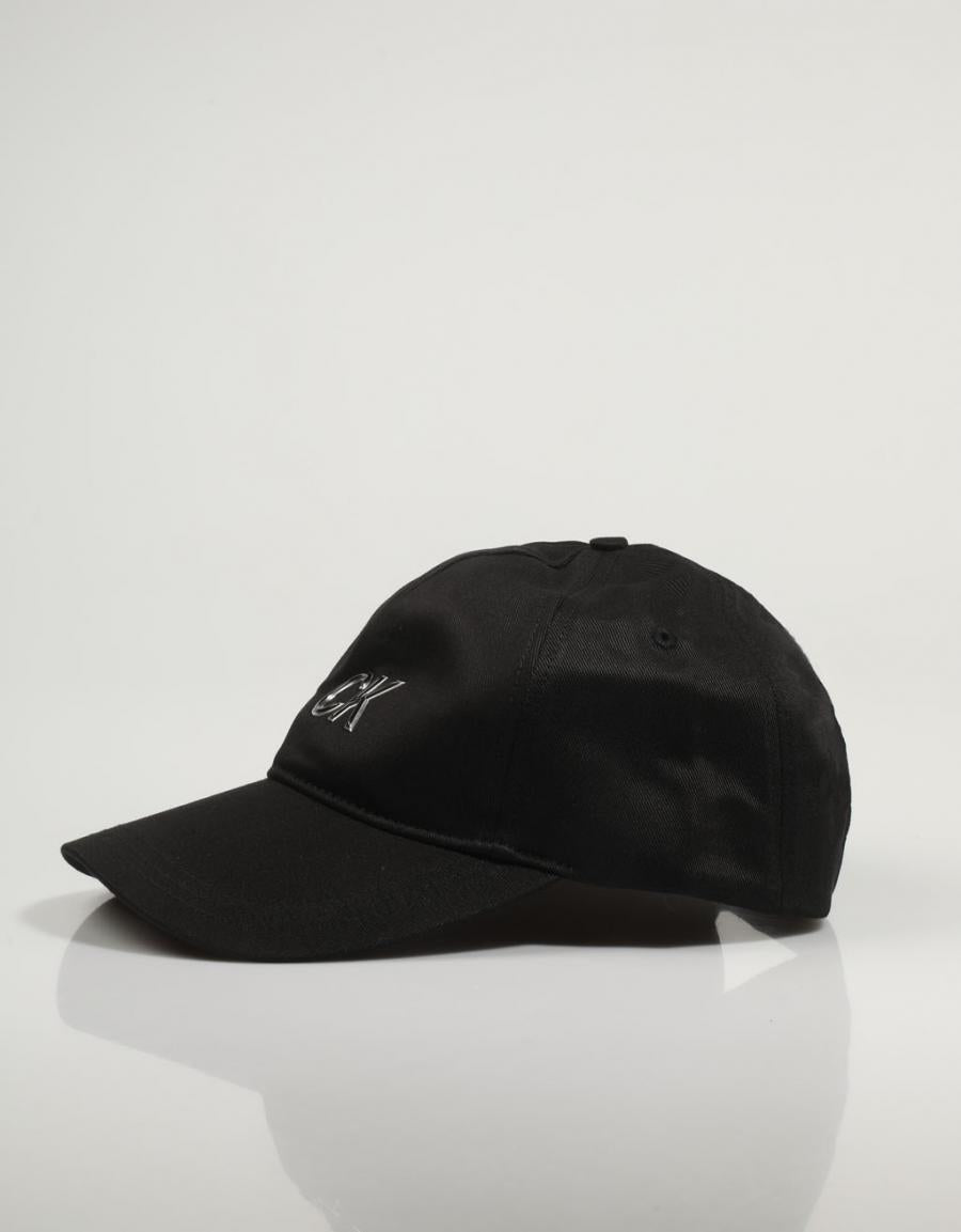 GORRA CALVIN KLEIN RE-LOCK en color Negro