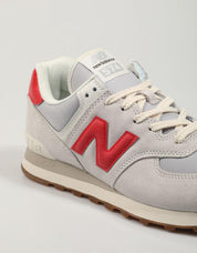 ZAPATILLAS NEW BALANCE U 574 en color Gris
